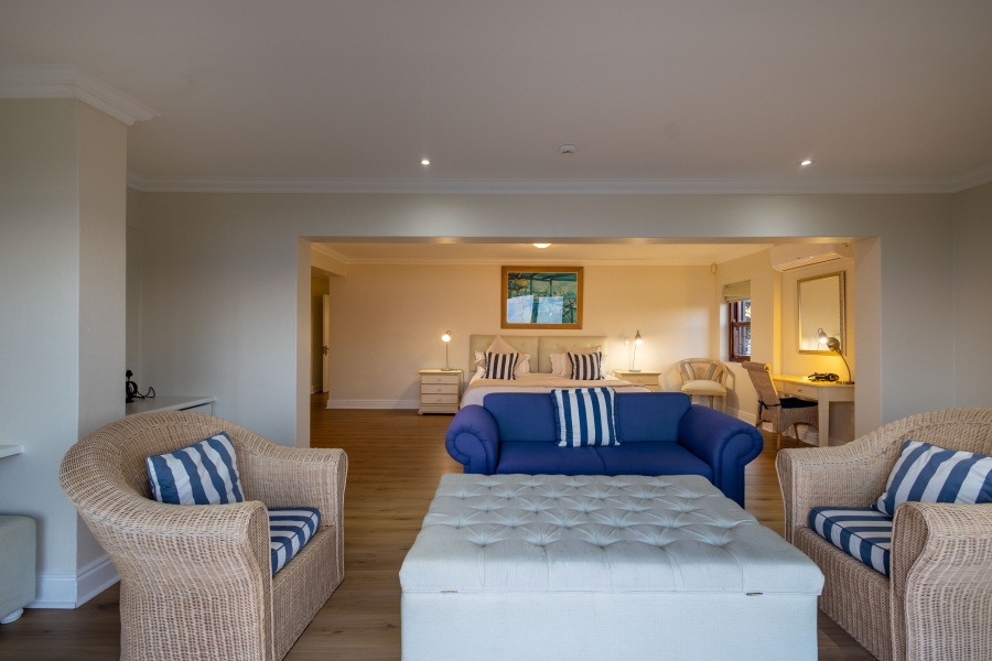 7 Bedroom Property for Sale in Bowtie Western Cape